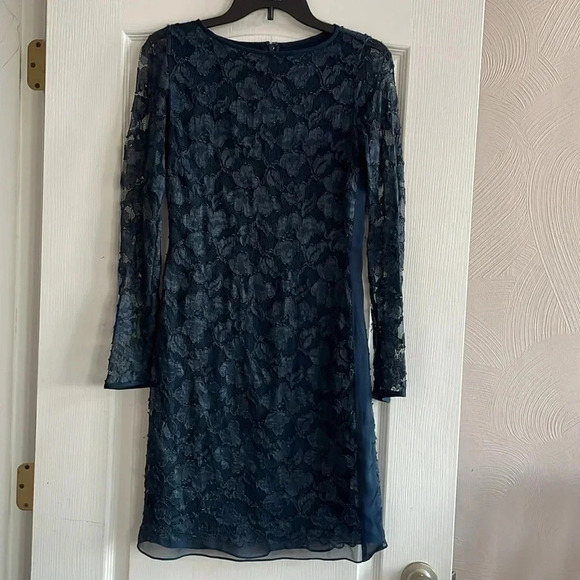 Diane Von Furstenberg Navy Floral Lace Sheath Dress Women’s size 6 Cocktail - Picture 11 of 13